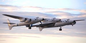 SpaceShipTwo Unity, WhiteKnightTwo Eve’in geniş kanatları altında ikinci uçuşunu gerçekleştirdi.