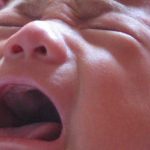 Bebeğinizi Uyumak Üzere Ağlamaya Bırakmak, Onun Sağlığına Zarar Vermiyor