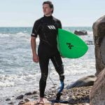 Köpekbalığı Saldırısından Sonra Sörfe Geri Dönebilmek İçin Yeni Bir Protez Üretti