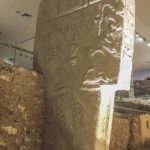 Replica-of-pillar-43-the-Vulture-Stone-at-Gobekli-Tepe-Sanliurfa-Museum-Turkey-credit-Alistair-Coombs-xlarge_trans_NvBQzQNjv4BqImq0gSBkzcH_-jHFXstKOOPHi_e1tpOIk75CAYQiDp0
