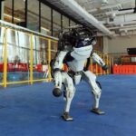 Boston Dynamics Robotlarının Şaşırtıcı Derecede İyi Dansı
