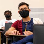 Maske ve Havalandırma, COVID’in Okullarda Yayılışını Sosyal Mesafeden Daha İyi Engelliyor