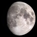Ay’a 3 Tonluk Roket Çarptı