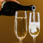 Şampanyadaki Baloncuklar Neden Düz Bir Çizgi Takip Ediyor?